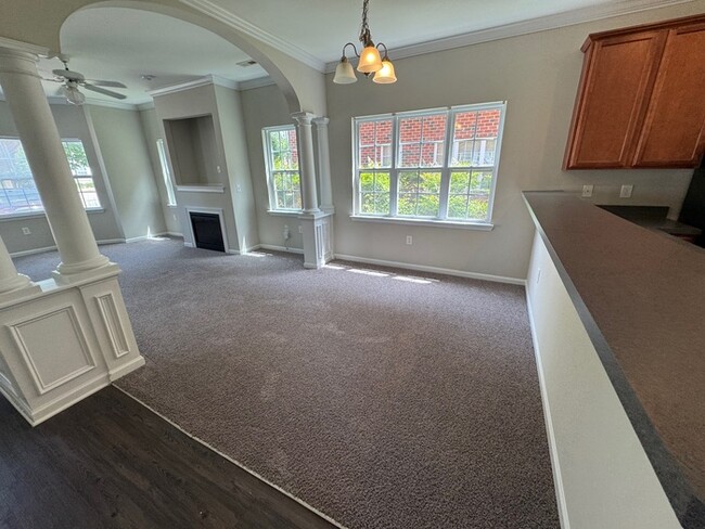 Building Photo - Beautiful and Spacious 2 Bedroom 2.5 Bath ...