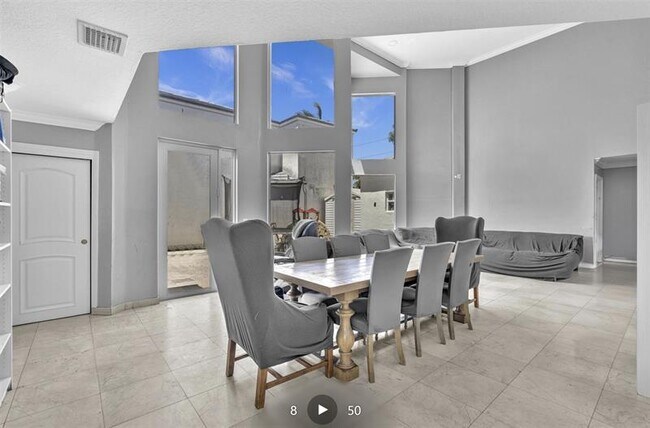 Foto del edificio - 20645 NE 25th Pl