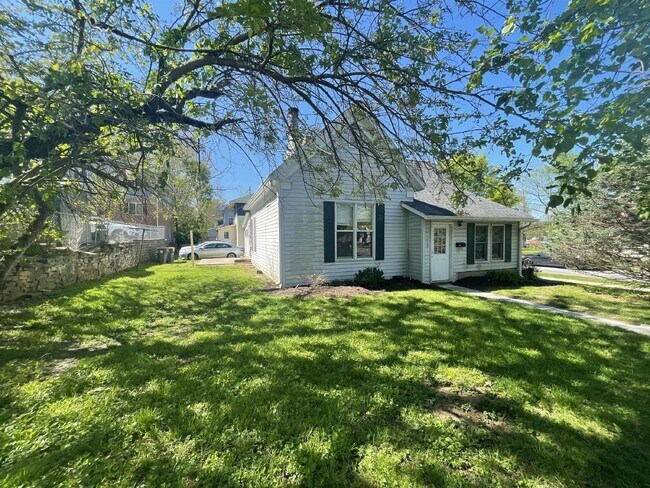 Foto del edificio - 200 E 2nd St