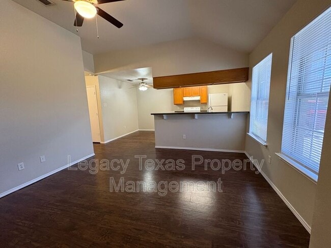 Building Photo - 641 Woodard Ave