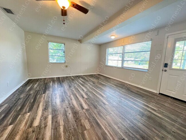 Foto del edificio - 427 6th St NE