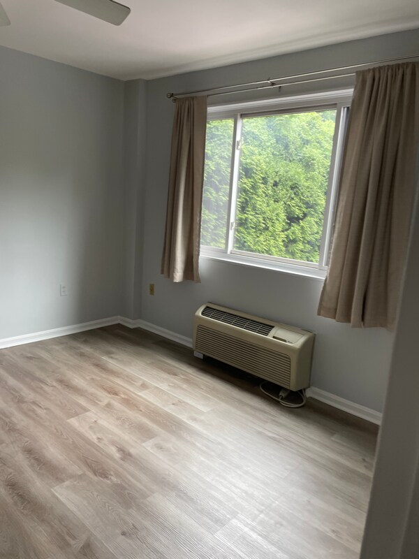 Foto del edificio - 4114 Davis Pl NW