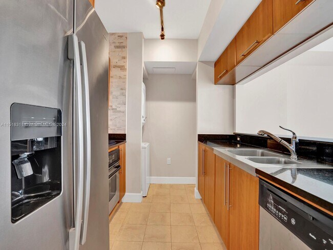Building Photo - 610 W Las Olas Blvd