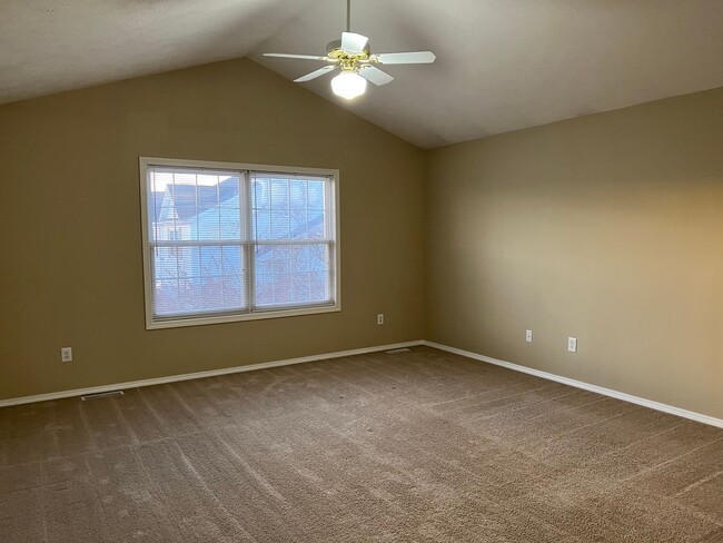 Building Photo - Very sharp 3 BR, 2.5 bathroom,  updated appliances, hardwood flooring