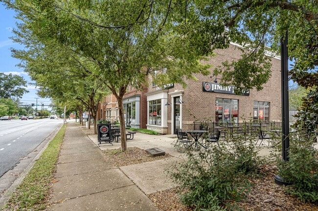 Building Photo - Luxury Townhome at the Boulevard