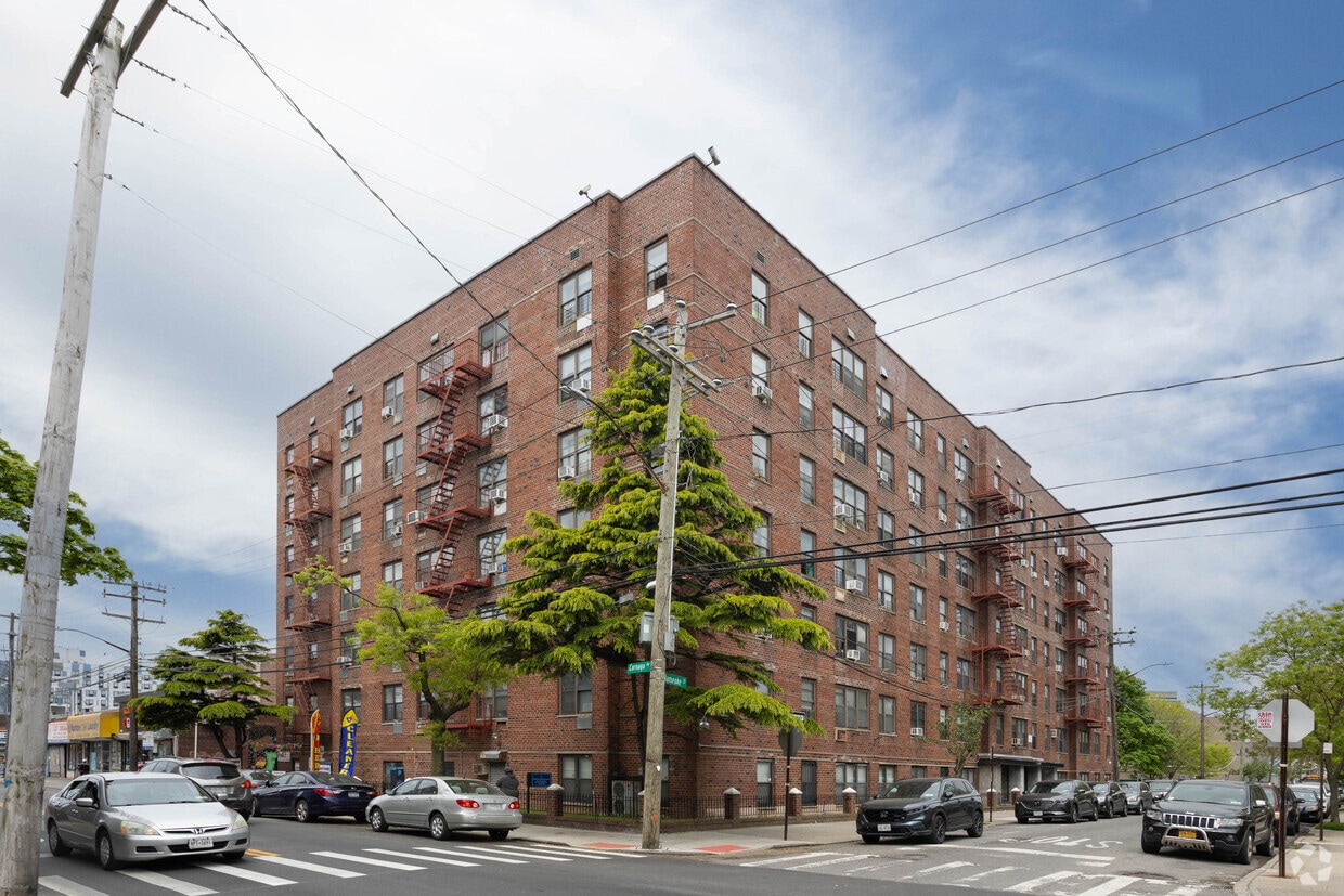 Primary Photo - 1011 Nameoke St