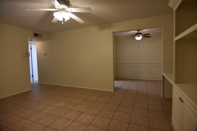 Building Photo - SANFORD: 2nd Floor Unit in Sandlewood Vill...