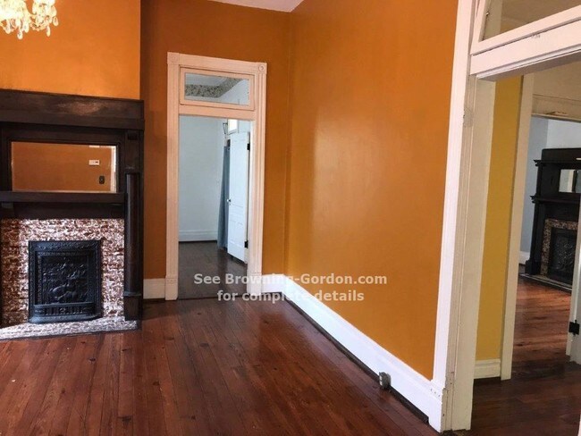 Foto del edificio - Historic Craftmans Style House for lease