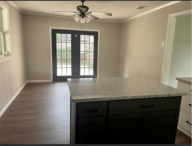 Building Photo - 1523 N Englewood Ave