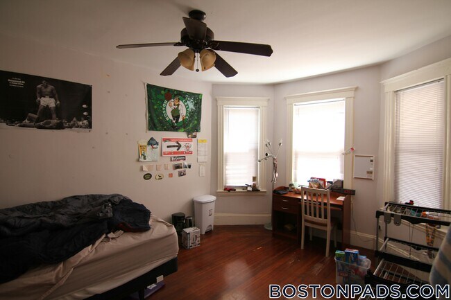 Building Photo - 737 Parker St