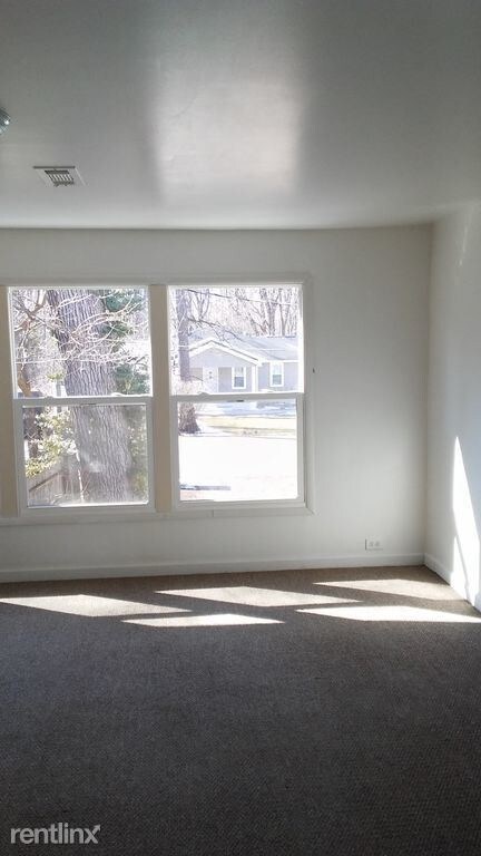 Building Photo - 9609 Woodlawn Dr