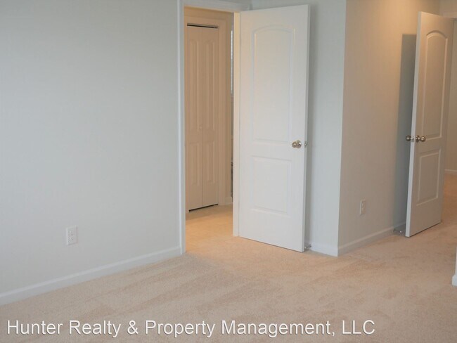 Building Photo - 3 br, 2.5 bath House - 5751 Midstream Circle