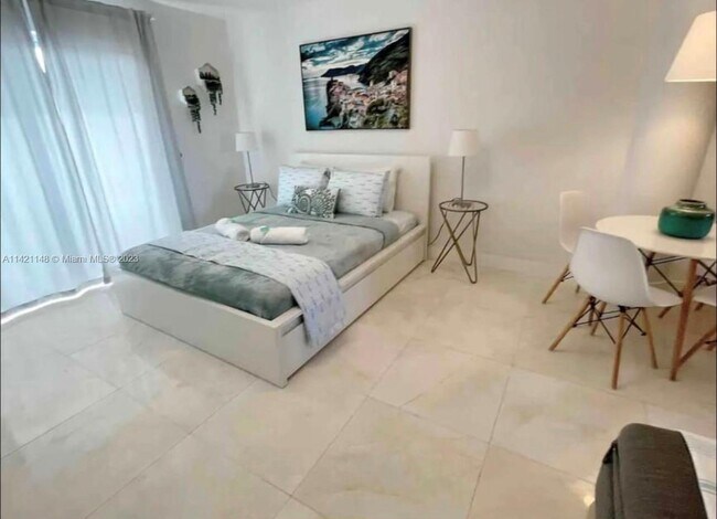 Foto del edificio - 7904 West Dr