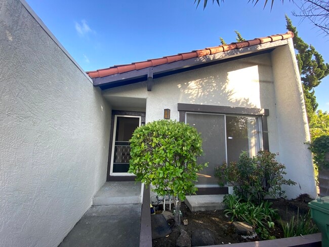 Building Photo - 2592 Abaca Way