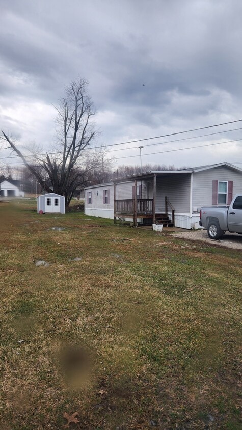 Building Photo - 207 Cedar St