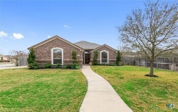 Building Photo - 611 Kelly Dr