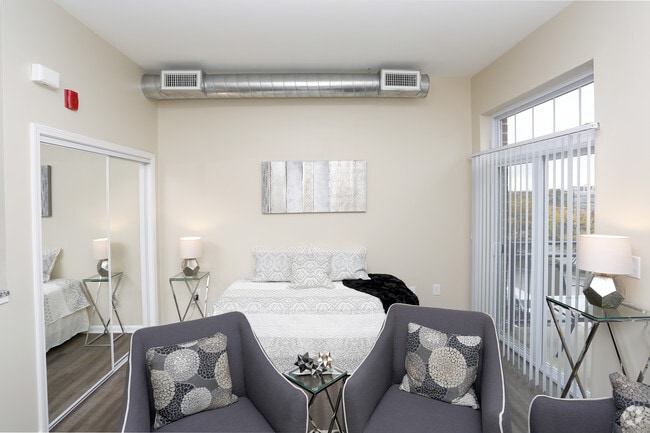 Living Area - 632MLK