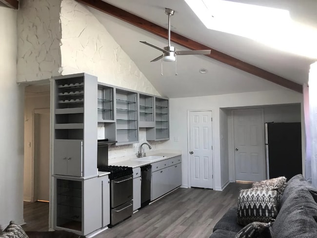 Building Photo - 1336 Helios Ave