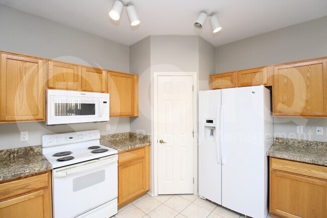 Building Photo - 490 W Ebony Way
