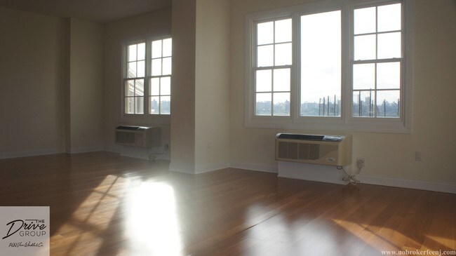 Foto del edificio - 575 River Rd