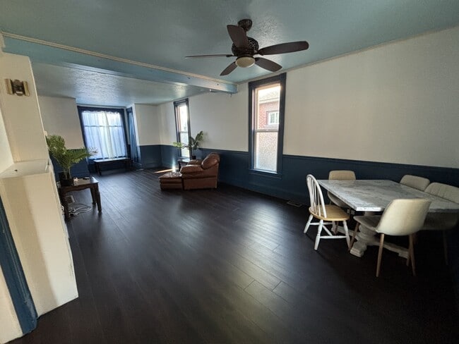 Building Photo - 1145 W Platinum St