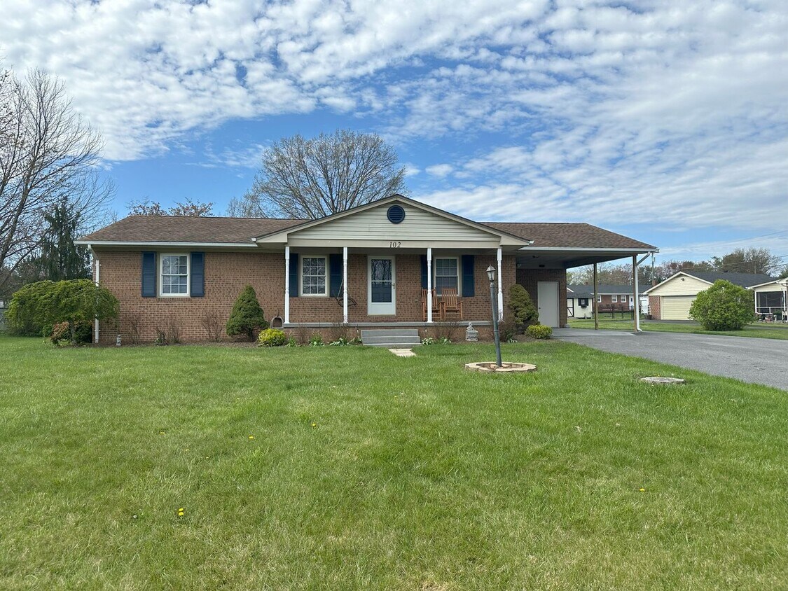 Foto principal - 102 Frederick Rd