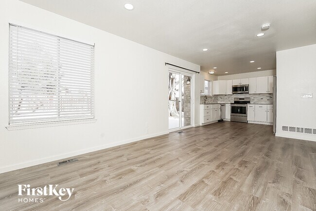 Foto del edificio - 13177 Bryant Cir