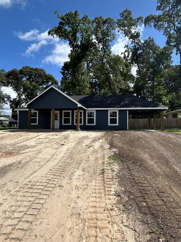 Foto principal - 355 Garrison Dr