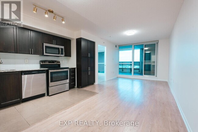 Building Photo - 830-830 Lawrence Ave W