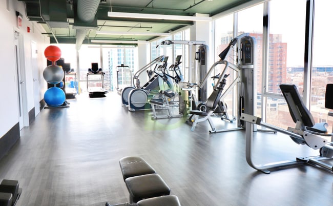 Building Photo - 739 W Sheridan Rd