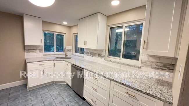 Building Photo - 806 N Margaretta St