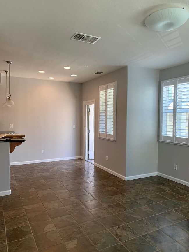 Building Photo - 1174 De Altura Commons