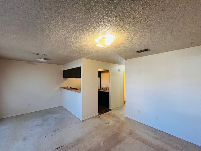 Foto del edificio - 2 Bedroom 1 Bath Duplex in Fort Worth