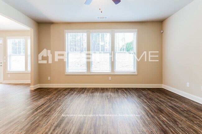 Foto del edificio - HOME FOR RENT!!