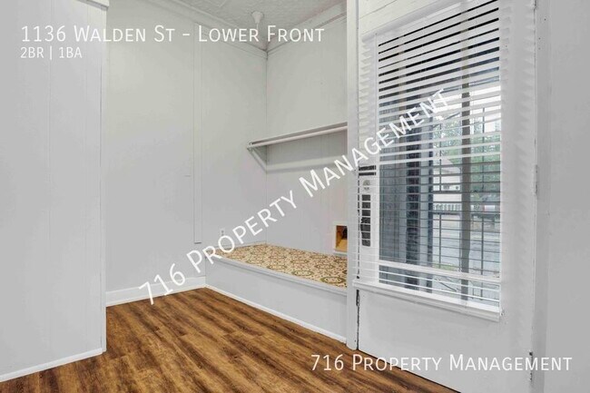 Building Photo - Cute 2 bedroom apartment with tons of natu...
