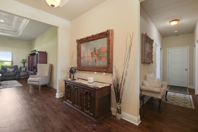 Building Photo - 10861 Chapelwood Dr