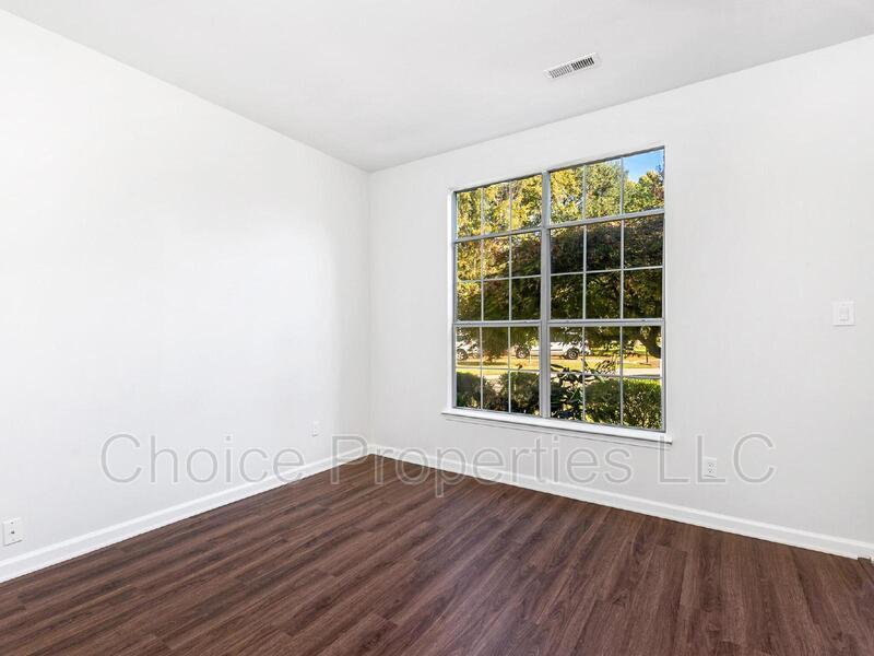 Primary Photo - 11200 Laurel View Dr