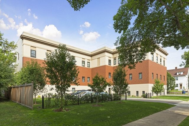 Building Photo - 623 Laurel Ave