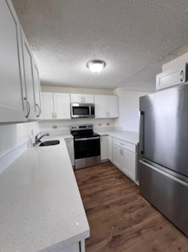 Building Photo - 2-Bedroom, 2-Bath Condo for Rent at Surfview