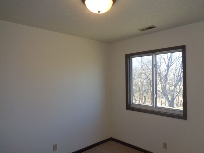 Building Photo - 5519 S 31st St