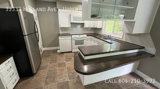 Building Photo - Charming 3 Bedroom Upper
