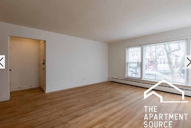 Photo - 4818 N St Louis Ave Apartment