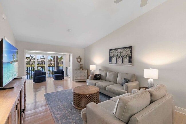 Building Photo - 893 Gulf Pavillion Dr