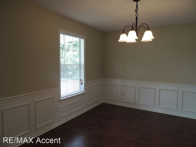 Building Photo - 3 br, 2 bath House - 741 Kadi Dr.