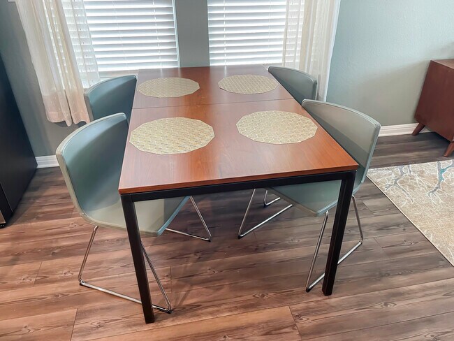 Building Photo - 897 Lone Peak Way