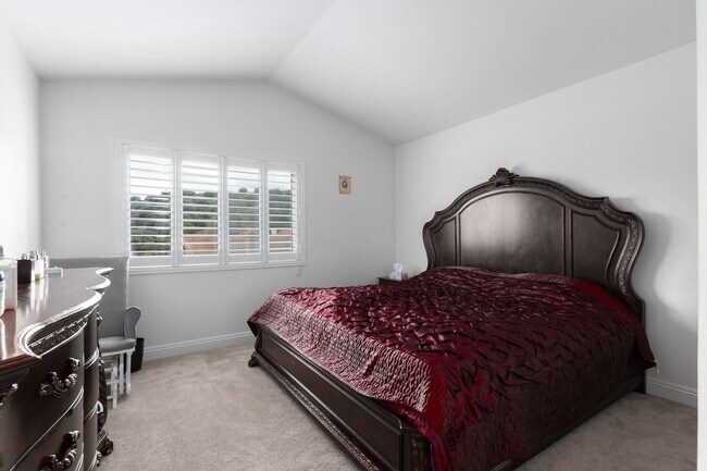 Building Photo - 3BR + Bonus Room | Solar-Powered | Updated...