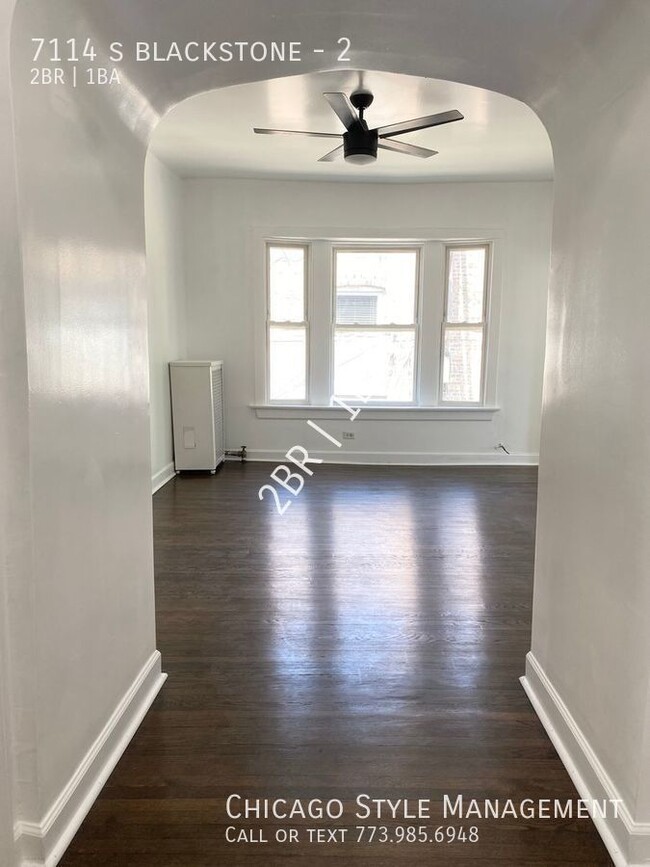 Building Photo - TOP floor living