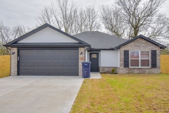 Building Photo - 1001 Bonnie Scotland Dr