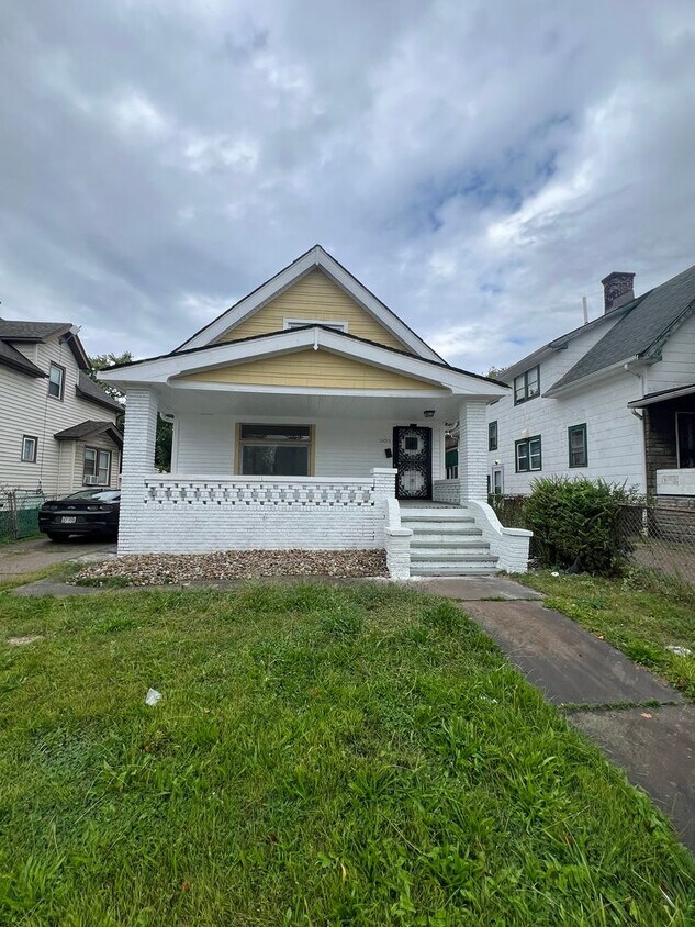 Primary Photo - Charming 4-Bedroom Single-Family Home in C...