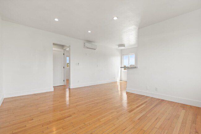 Photo - This beautifully updated  1 bed / 1 bath a... Apartment